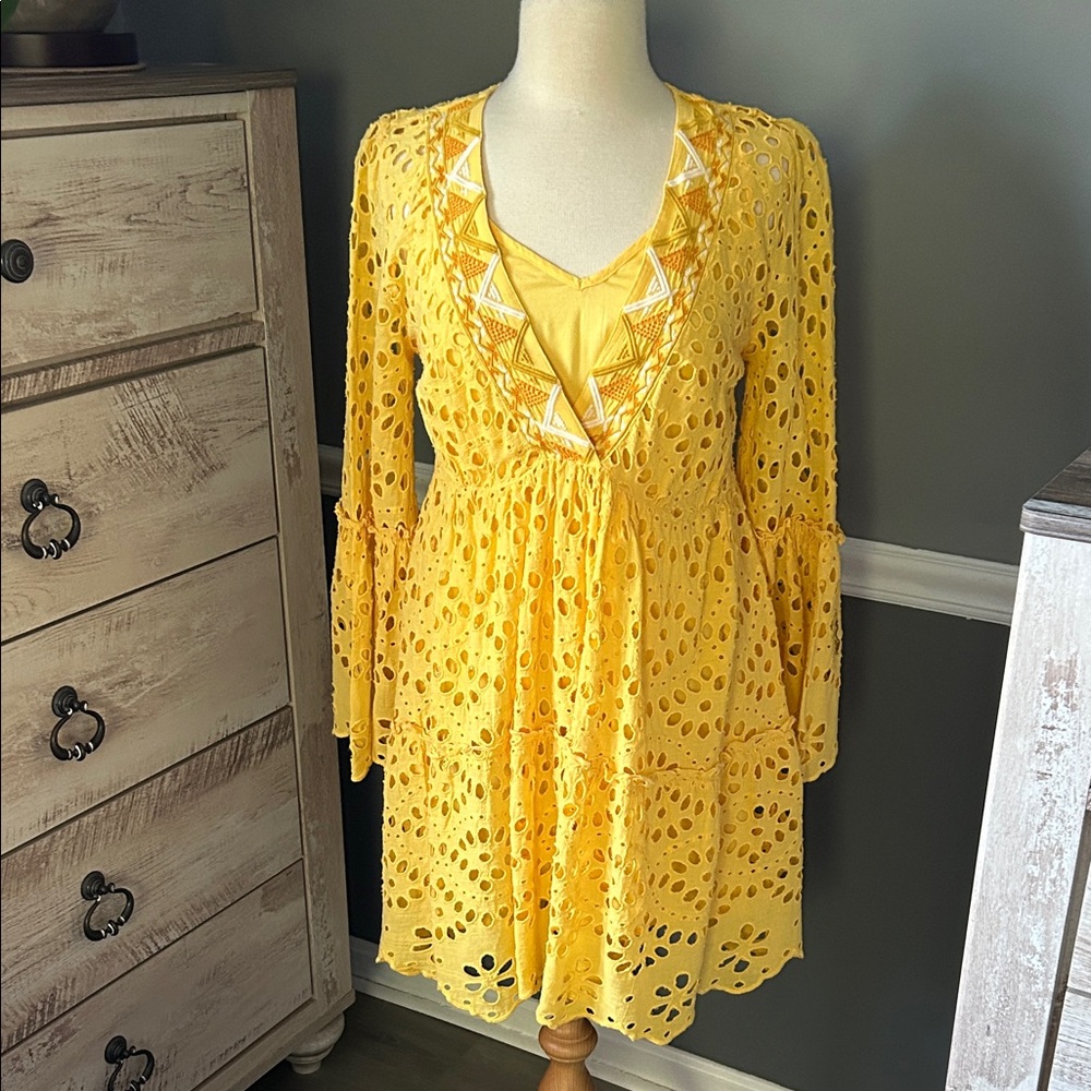 Sundance Yuki Yellow Eyelet Lace Bell Sleeve Sun Dress with liner XS excellent